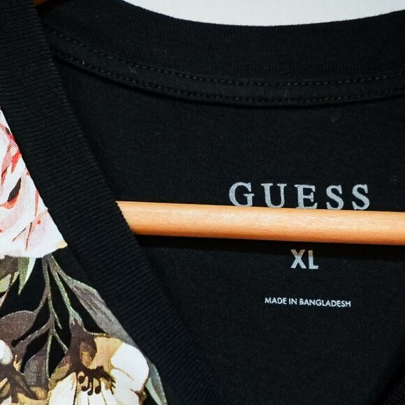 GUESS Men’s XL Black Floral Graphic Tee Gold Stripe Logo Short Sleeve Shirt - Picture 2 of 3